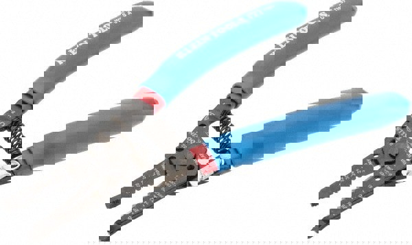 Wire Stripper: 30 AWG Solid & 32 AWG Stranded, 20 AWG Solid & 22 AWG Stranded Max Capacity